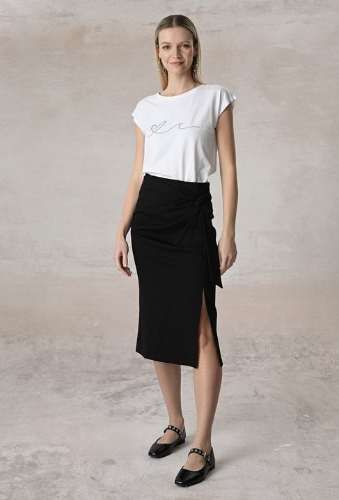 Czarna ołówkowa spódnica