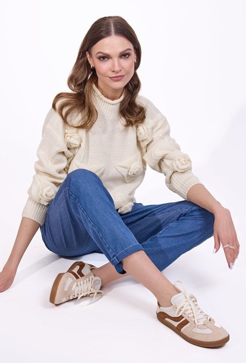 Sweter z kwiatami 3D