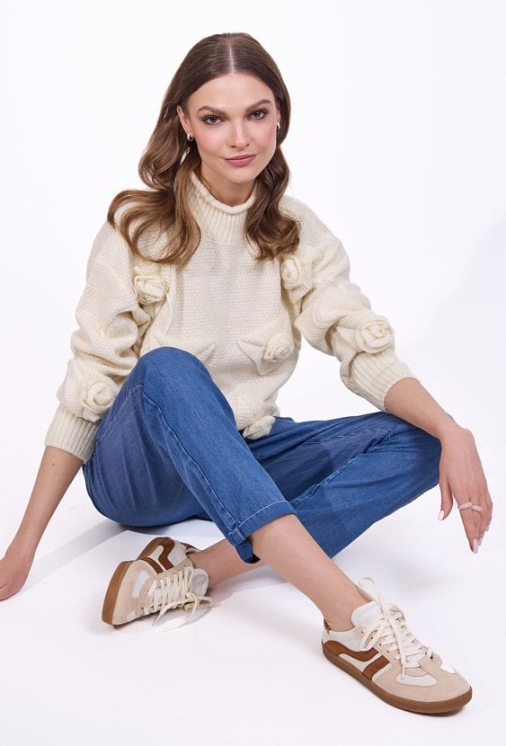 Sweter z kwiatami 3D