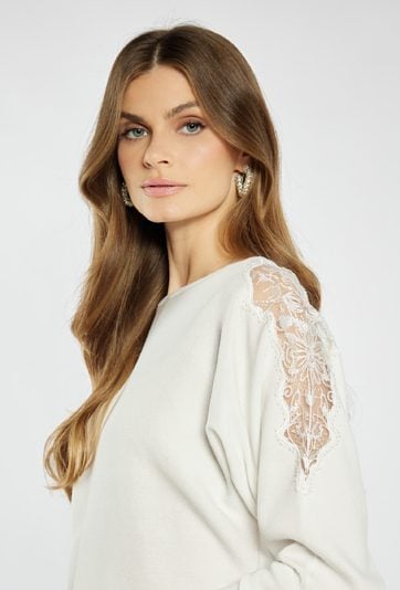 Elegancki sweter z koronką