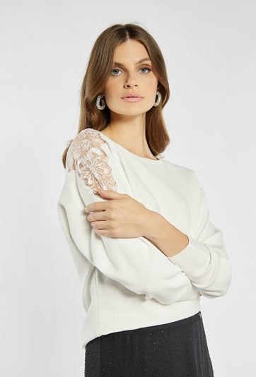 Elegancki sweter z koronką