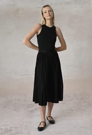 Czarna spódnica z plisami