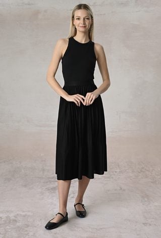 Czarna spódnica z plisami