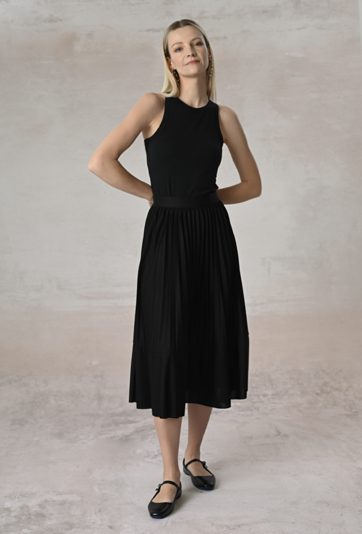 Czarna spódnica z plisami