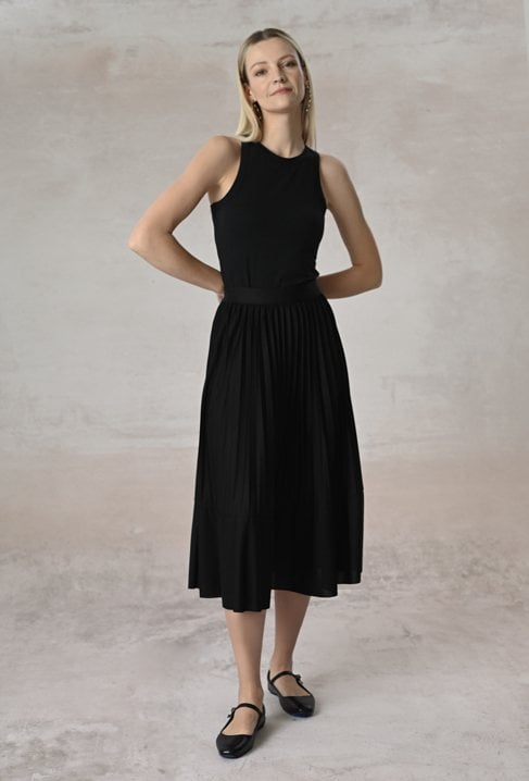 Czarna spódnica z plisami