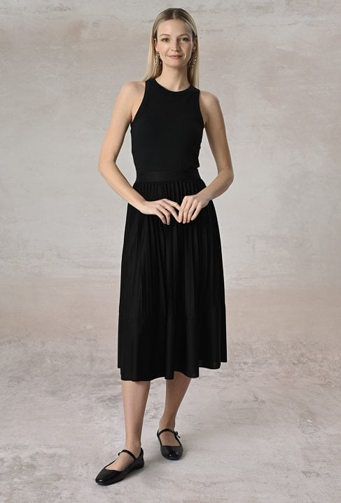 Czarna spódnica z plisami