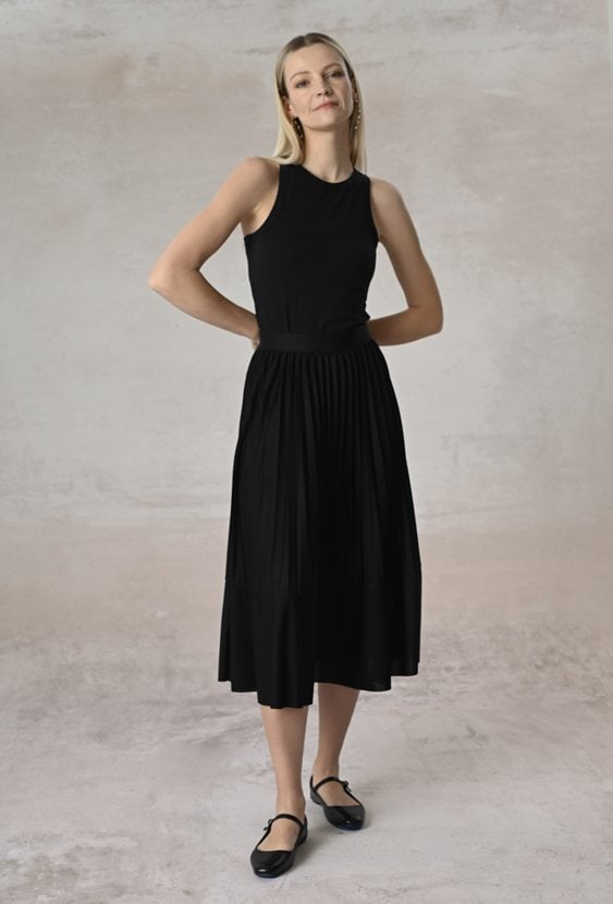 Czarna spódnica z plisami