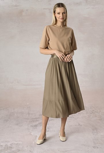 Beżowa spódnica z plisami