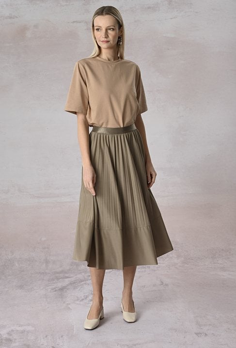 Beżowa spódnica z plisami