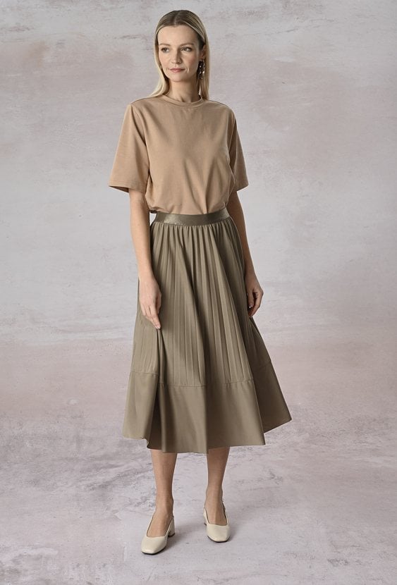 Beżowa spódnica z plisami