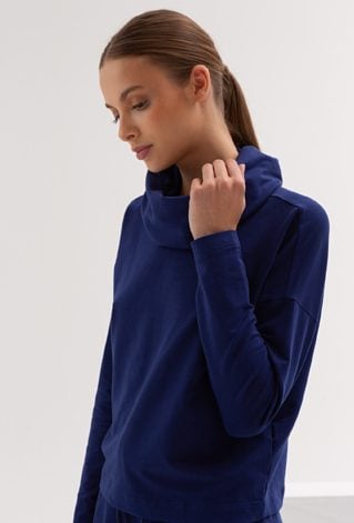 Granatowa bluza z golfem