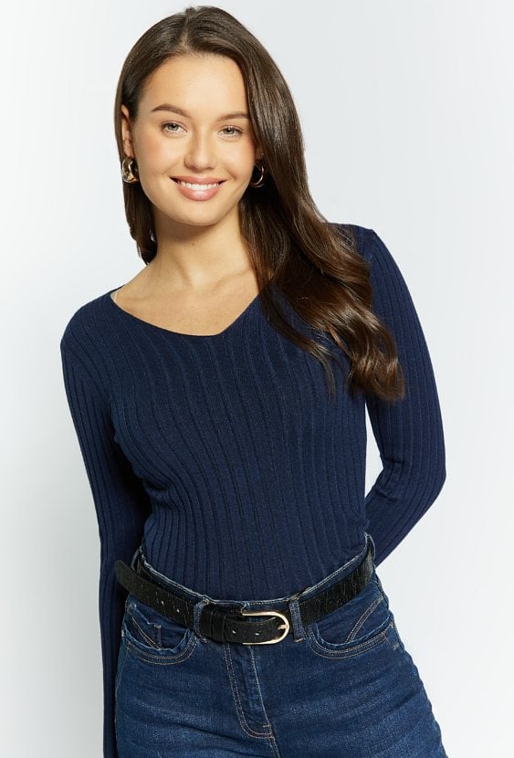 Prążkowany sweter damski