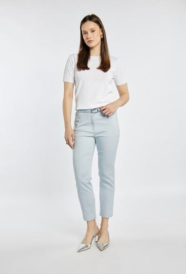 Spodnie o klasycznym kroju