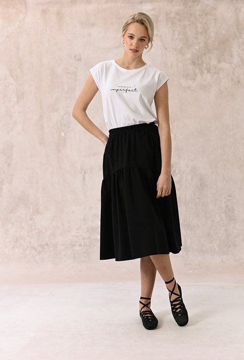 Czarna rozkloszowana spódnica midi