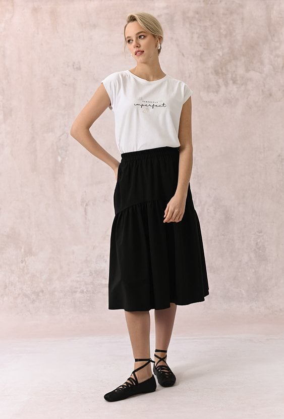 Czarna rozkloszowana spódnica midi