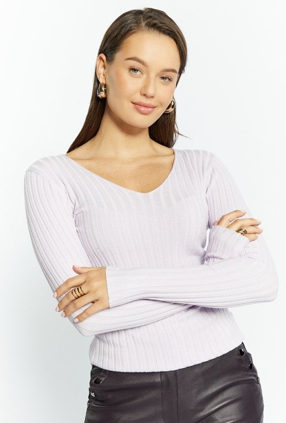 Prążkowany sweter damski