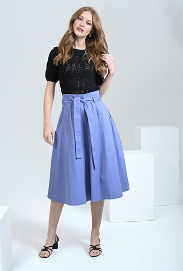 Niebieska spódnica midi wykonana z wysokiej jakości bawełny