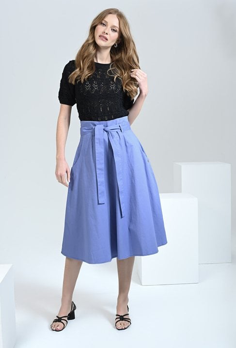 Niebieska spódnica midi wykonana z wysokiej jakości bawełny