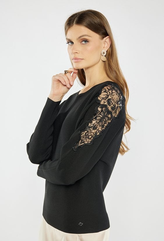 Elegancki sweter z koronką