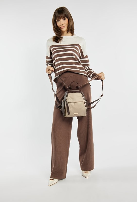 Plecak z wzorzystymi paskami