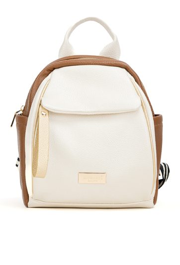 Plecak z wzorzystymi paskami