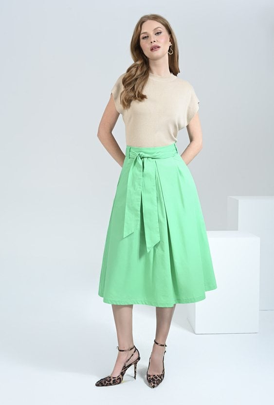 Rozkloszowany spódnica w zielony kolorze