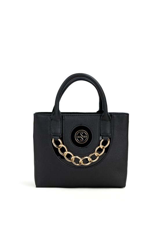 Kuferek z ozdobnym łańcuchem