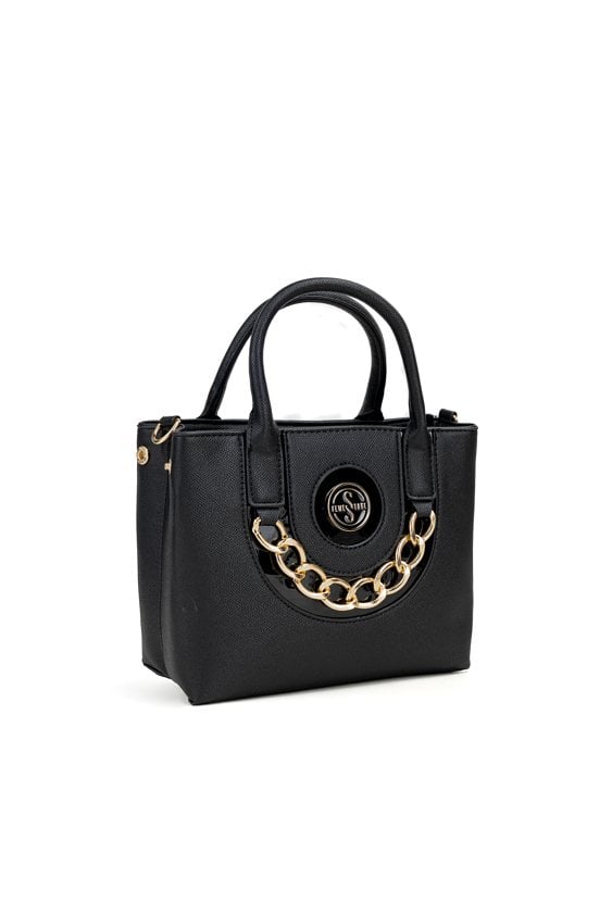 Kuferek z ozdobnym łańcuchem