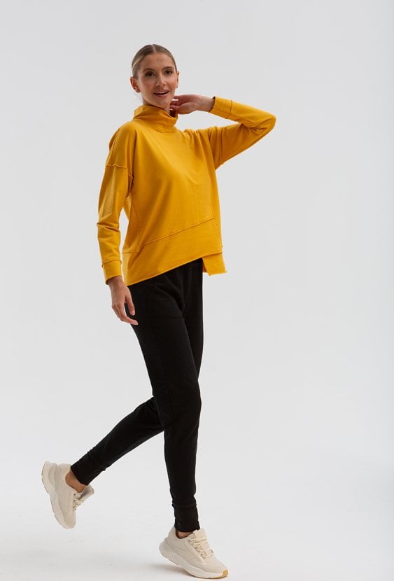 Bluza z asymetrycznym dołem