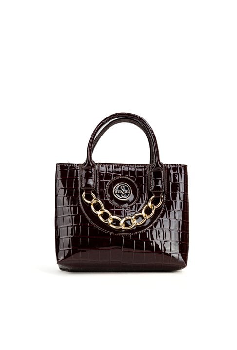 Kuferek z ozdobnym łańcuchem