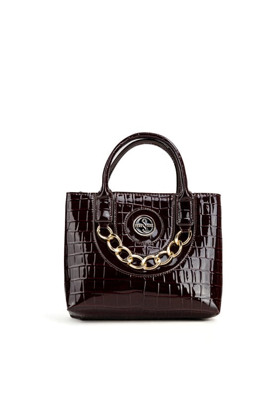 Kuferek z ozdobnym łańcuchem