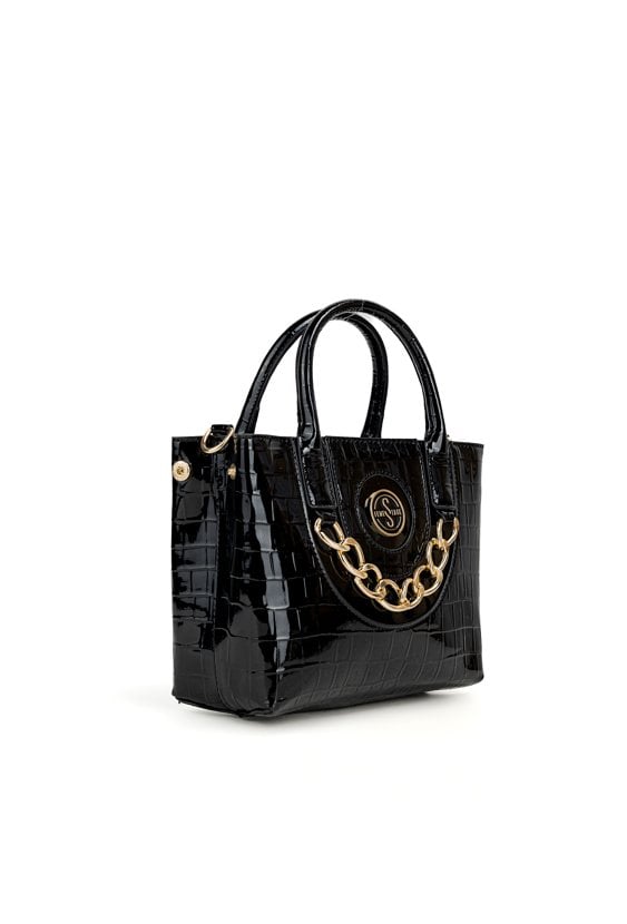 Kuferek z ozdobnym łańcuchem