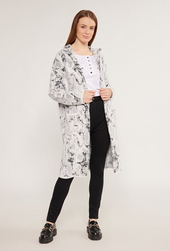 Swetrowy płaszcz z kieszeniami