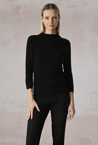 Czarny sweter z prążkowanej dzianiny