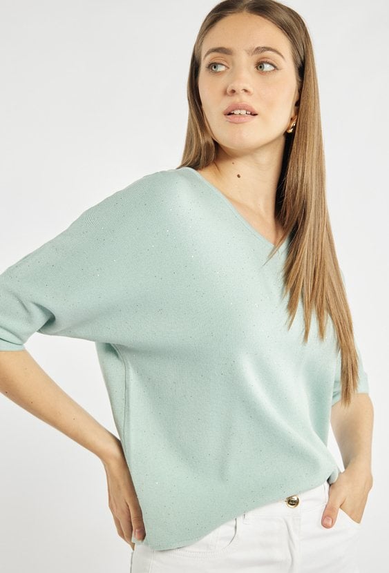 Sweter w pastelowym odcieniu