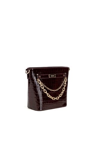 Torebka z ozdobnymi łańcuszkami