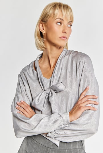 Koszula z wiązaniem