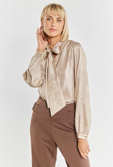 Koszula z wiązaniem