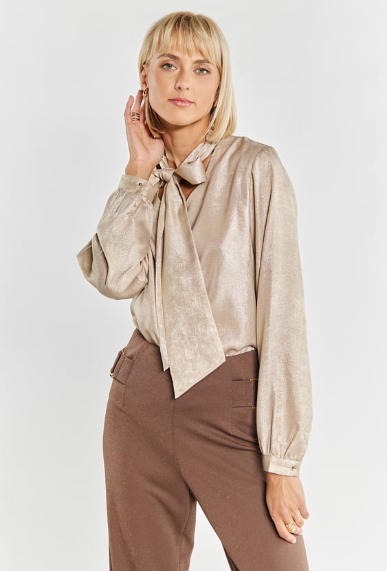 Koszula z wiązaniem