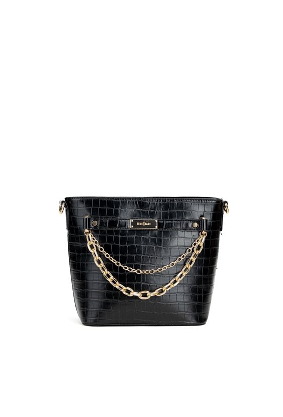 Torebka z ozdobnymi łańcuszkami