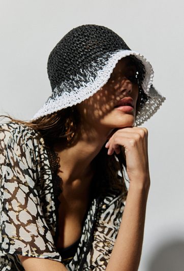 Kapelusz pleciony typu bucket hat
