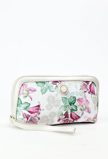 Urocza kosmetyczka damska