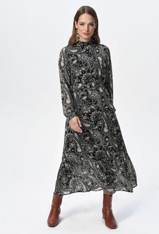 Długa sukienka w oryginalny wzór