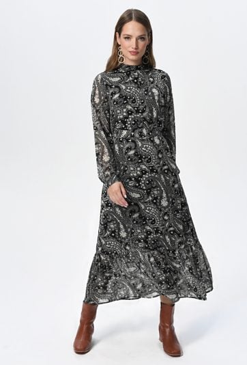 Długa sukienka w oryginalny wzór