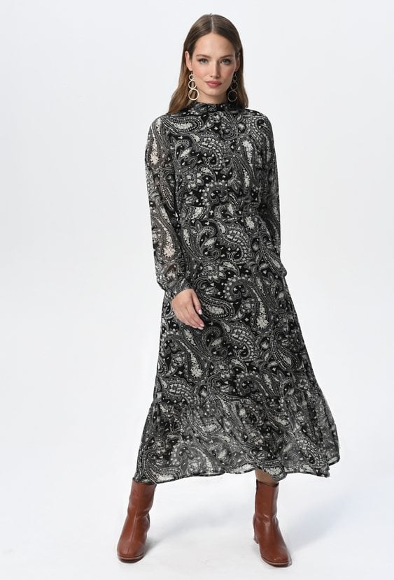 Długa sukienka w oryginalny wzór