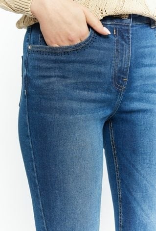 Jeansowe spodnie damskie z aplikacją