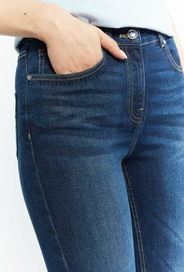 Jeansowe spodnie damskie z aplikacją