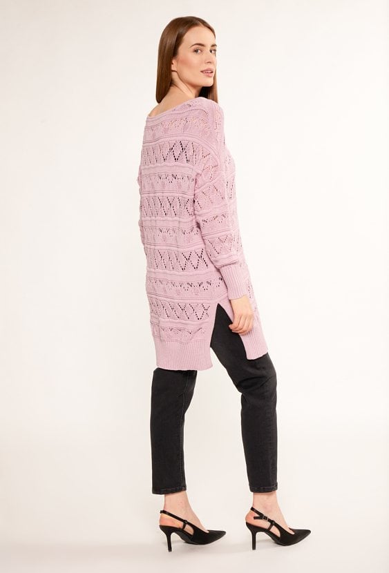 Ażurowy sweter o dłuższym kroju