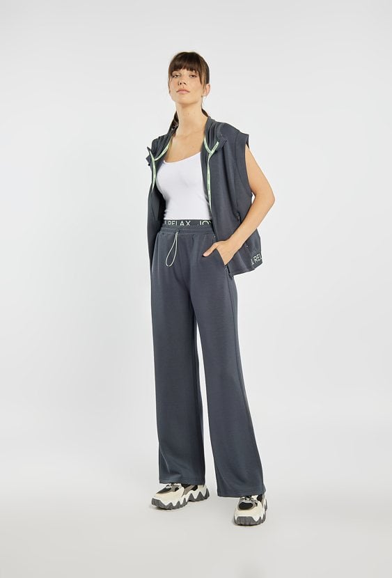 Sportowe spodnie o luźnym kroju