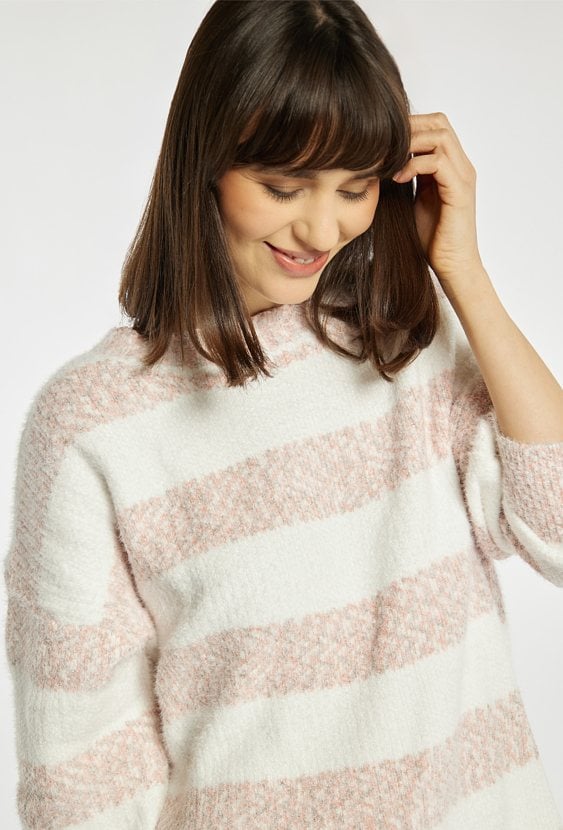 Sweter damski z krótkim włosiem